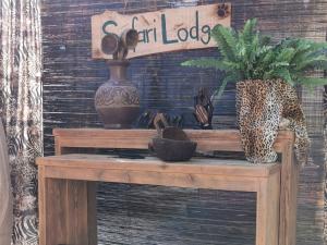 Bauholzdesign Hochtisch klein 3